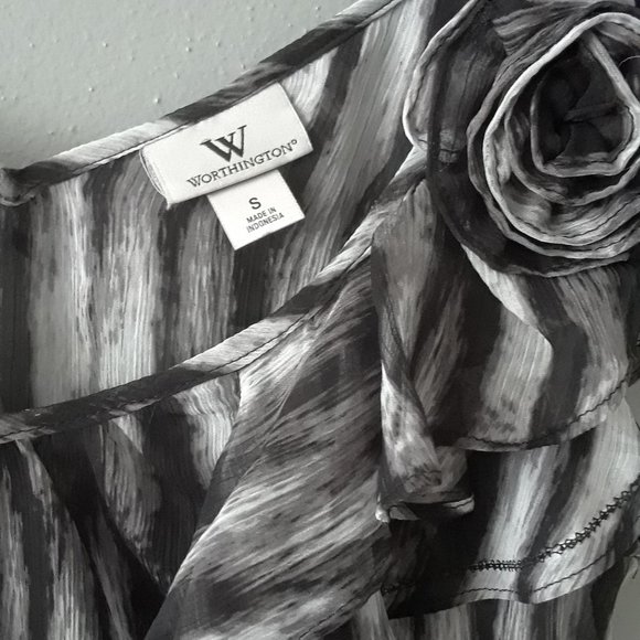 FLASH SALE 10/$20  Zebra Print Sleeveless Top sz SMALL - Picture 4 of 8